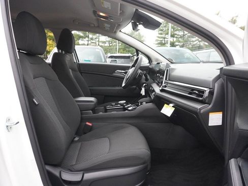 Used 2023 Kia Sportage LX image 28