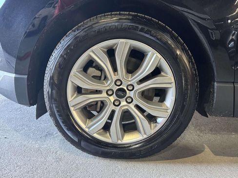 Used 2023 Ford Edge Titanium image 9