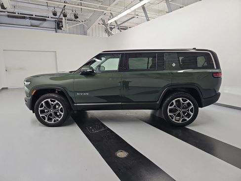 Used 2025 Rivian R1S Adventure image 2