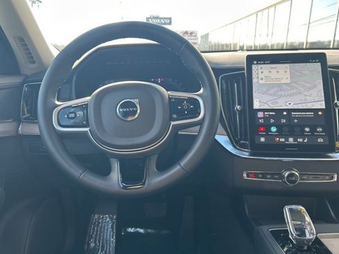 Certified 2025 Volvo XC90 B6 Plus image 18