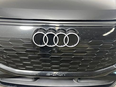 Used 2025 Audi Q6 e-tron Premium Plus image 9