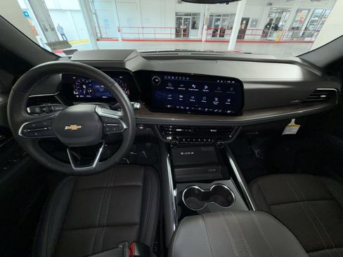 Used 2025 Chevrolet Suburban High Country w/ Sun And Tow Package AWD/4WD image 23