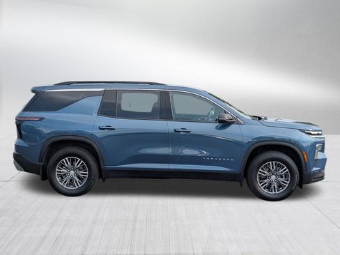 Used 2025 Chevrolet Traverse LT w/ Driver Confidence Package AWD/4WD image 8