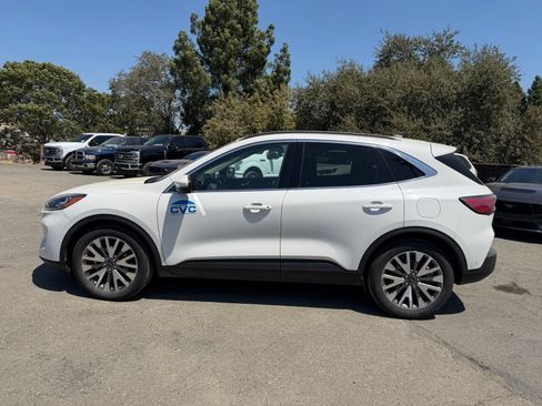Used 2020 Ford Escape Titanium FWD image 2