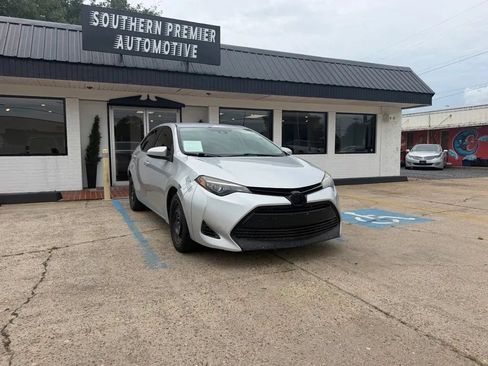 Used 2018 Toyota Corolla LE FWD image 3