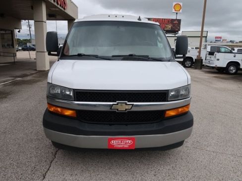 Used 2020 Chevrolet Express 3500 w/ Power Convenience Package RWD image 2