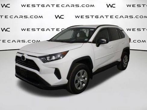 Used 2020 Toyota RAV4 LE image 1