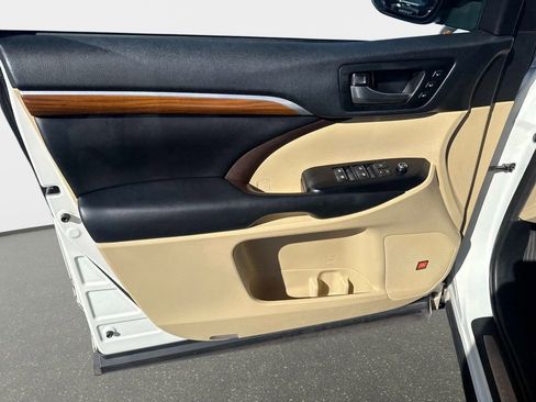 Used 2019 Toyota Highlander Limited image 15