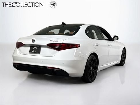 Used 2022 Alfa Romeo Giulia Ti RWD image 5