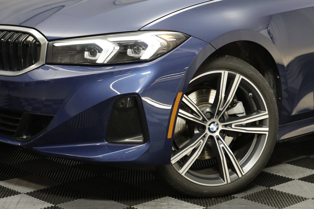Used 2023 BMW 330i xDrive Sedan w/ Premium Package AWD/4WD image 3
