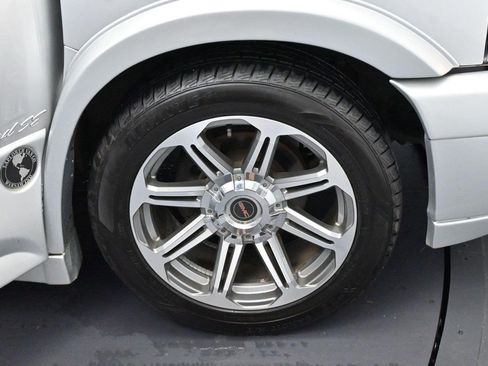 Used 2017 GMC Savana 2500 RWD image 41