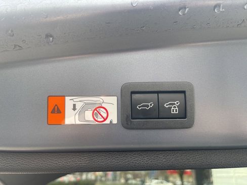 Used 2025 Toyota Corolla Cross XLE w/ Convenience Package image 10