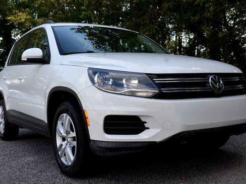 Used 2015 Volkswagen Tiguan S FWD image 3