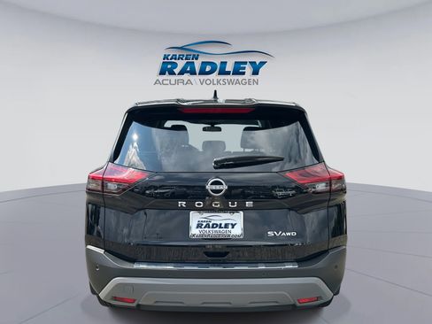 Used 2023 Nissan Rogue SV image 5