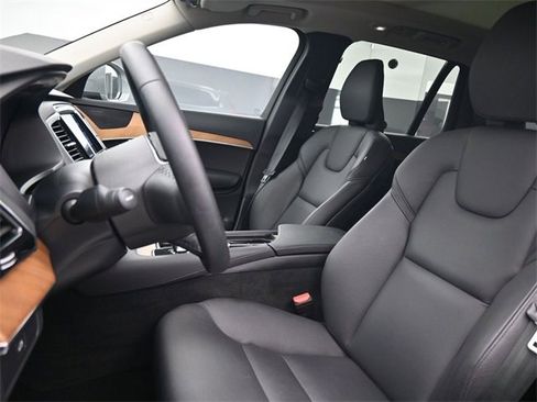 Used 2024 Volvo XC90 B6 Plus w/ Protection Package Premier image 9