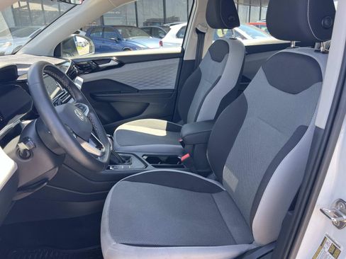 Certified 2024 Volkswagen Taos S FWD image 18