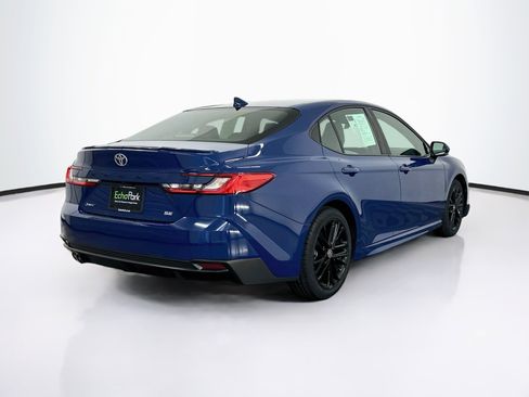 Used 2025 Toyota Camry SE FWD image 9