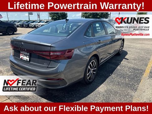 Used 2025 Volkswagen Jetta SE FWD image 4