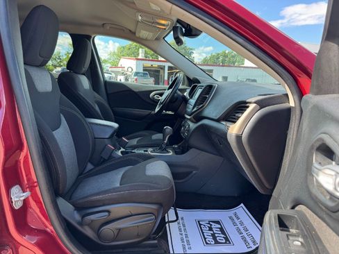 Used 2016 Jeep Cherokee Sport w/ Cold Weather Group AWD/4WD image 19