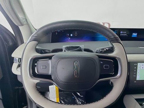 New 2026 Lincoln Navigator L Premier AWD/4WD image 12