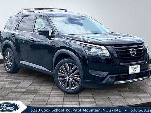 Used 2023 Nissan Pathfinder SL w/ SL Premium Package AWD/4WD image 1