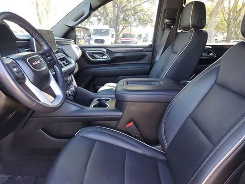 Used 2021 GMC Yukon XL SLT w/ SLT Premium Package image 18