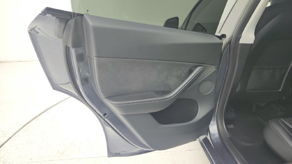 Used 2023 Tesla Model Y Long Range AWD/4WD image 23