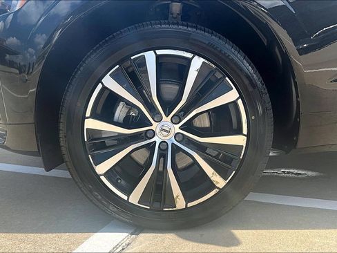Certified 2024 Volvo XC60 B5 Ultimate w/ Protection Package Premier AWD/4WD image 10