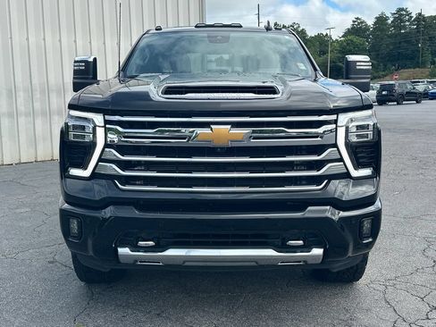 Used 2024 Chevrolet Silverado 2500 High Country w/ High Country Premium Package AWD/4WD image 3