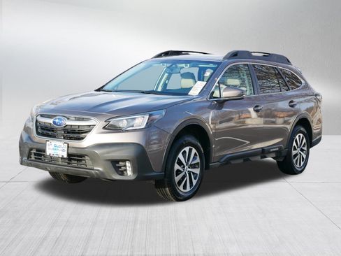 Used 2021 Subaru Outback Premium image 3
