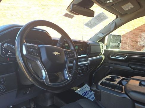 Used 2024 Chevrolet Silverado 2500 LT w/ Convenience Package image 16