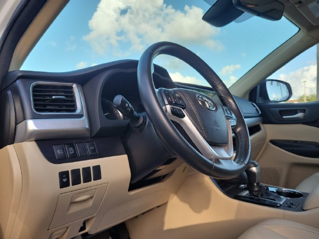Used 2018 Toyota Highlander XLE FWD image 8