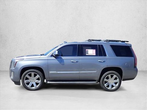 Used 2020 Cadillac Escalade Luxury AWD/4WD image 2