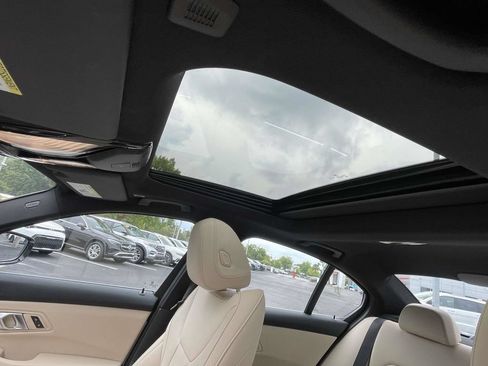 Used 2024 BMW 330i Sedan w/ Convenience Package RWD image 17
