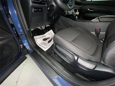 Certified 2025 Hyundai Tucson SE image 12