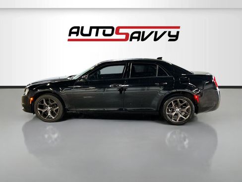 Used 2023 Chrysler 300 Touring w/ Sport Appearance Package RWD image 4