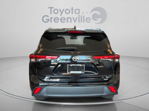 Used 2023 Toyota Highlander XLE FWD image 5