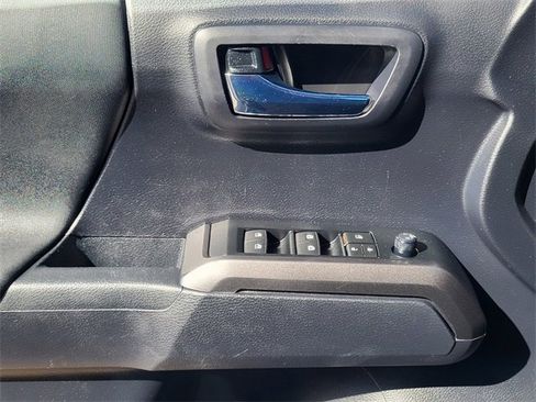 Used 2019 Toyota Tacoma TRD Off-Road w/ Technology Package image 27