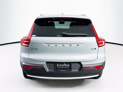 Used 2025 Volvo XC40 B5 Core image 7