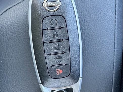 New 2025 Nissan Versa SR w/ Trunk Package image 20