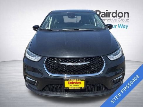 Used 2023 Chrysler Pacifica Touring-L FWD image 3