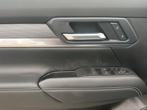 New 2025 GMC Terrain Elevation image 12