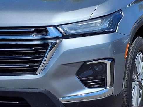 Used 2023 Chevrolet Traverse LT FWD image 32