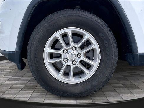 Certified 2018 Jeep Grand Cherokee Laredo image 32