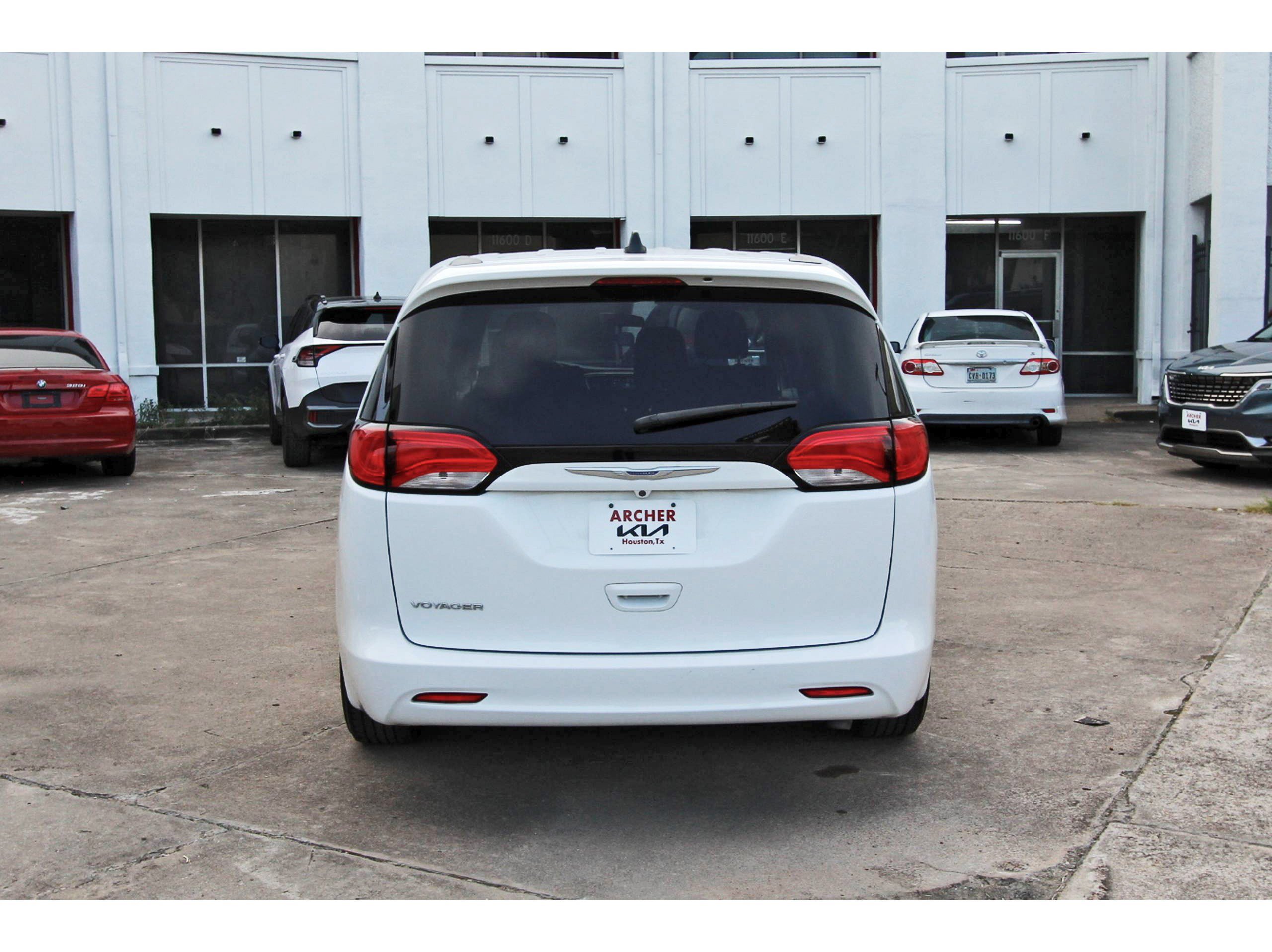 Used 2020 Chrysler Voyager L FWD image 6