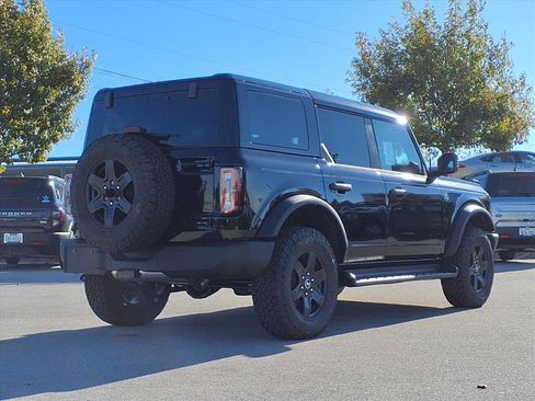 New 2025 Ford Bronco Outer Banks w/ Black Appearance Package image 4