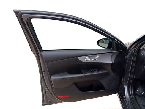 Used 2023 Kia Forte LXS w/ LXS Technology Package FWD image 20