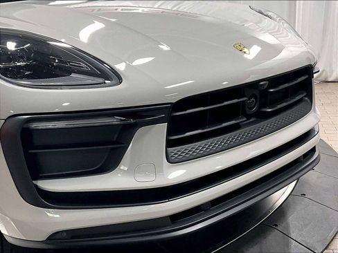 New 2026 Porsche Macan image 32