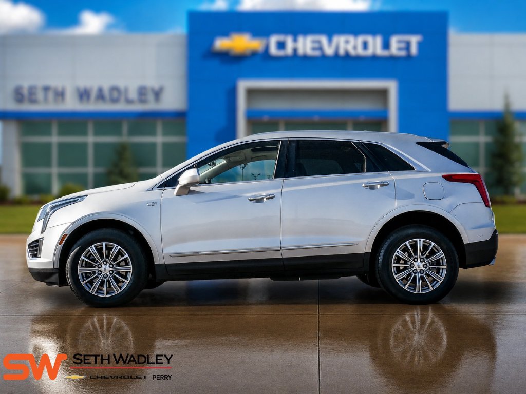 Used 2017 Cadillac XT5 Luxury w/ Driver Awareness Package FWD image 4