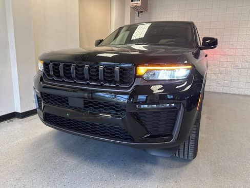 New 2026 Jeep Grand Cherokee Limited AWD/4WD image 12